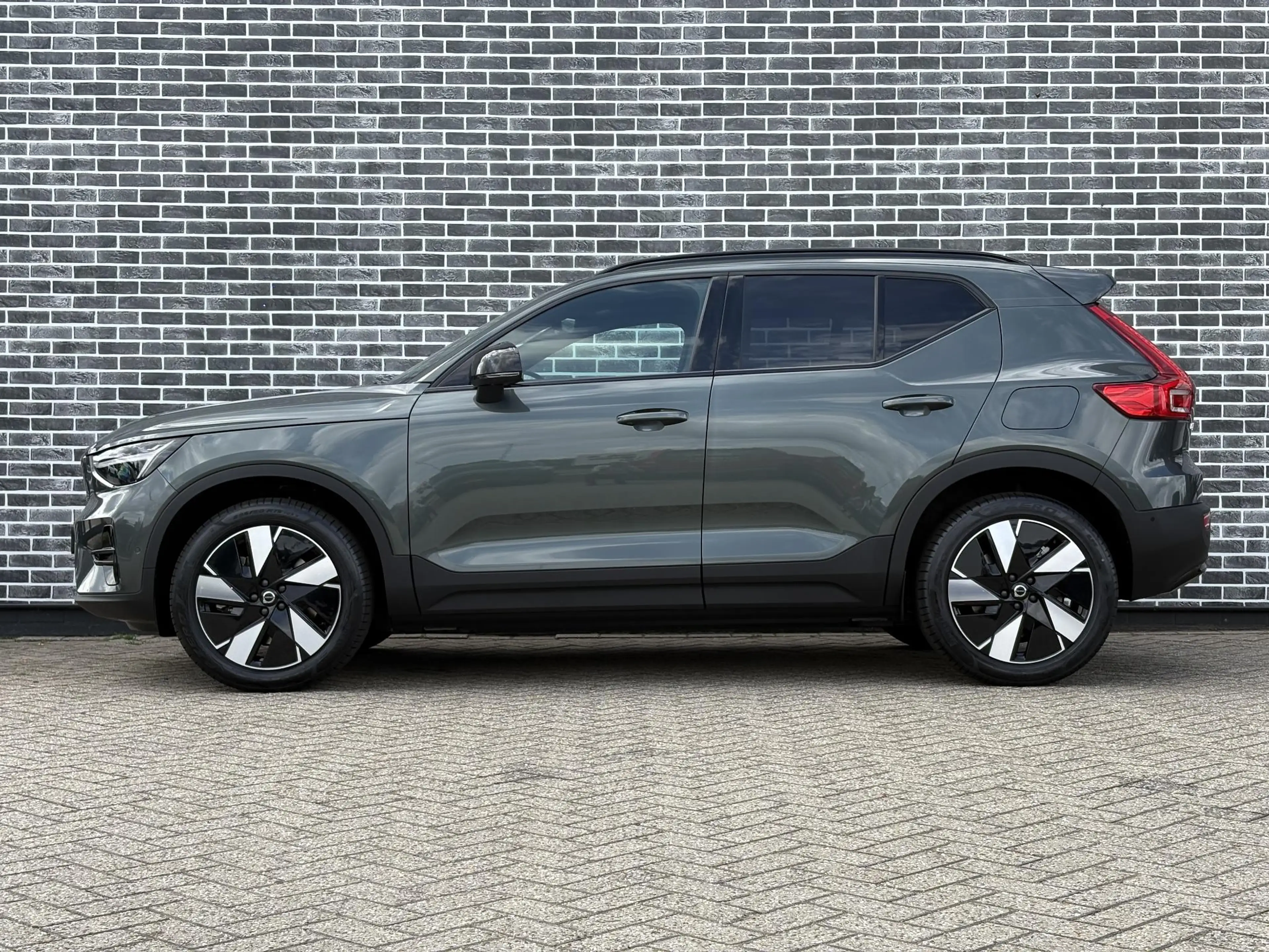 Volvo EX40 Single Motor Plus Europe 70 kWh | Adaptieve cruise — photo 3