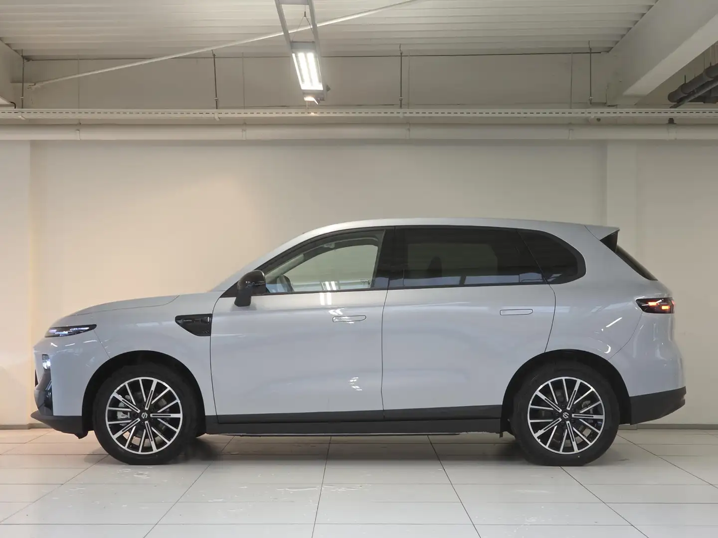 Leapmotor B10 Design ProMax 67.1 kWh 430KM WLTP | Panorama | Nav Plateado - 2