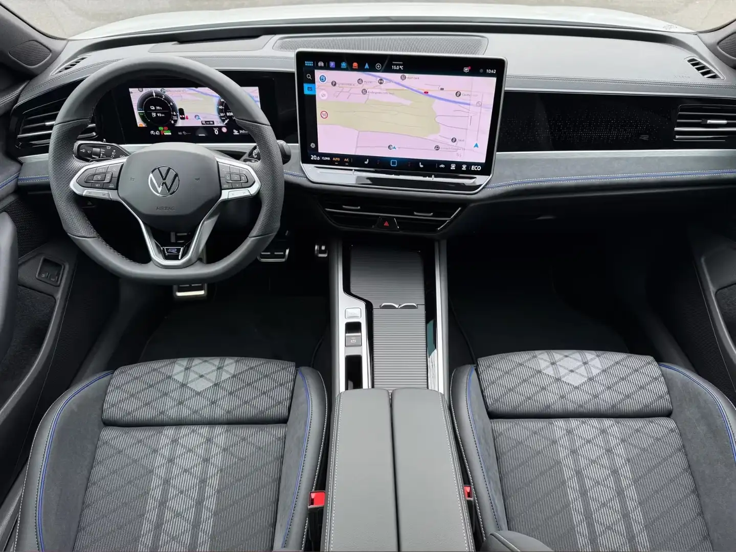 Volkswagen Passat Variant NEW MODEL 20TSI DSG 265PK 4X4 R-EDITION/19/HEAD Grijs - 2