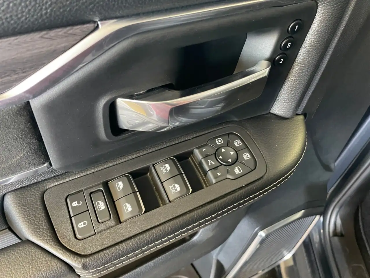 RAM 2500 снимка RAM 2500
