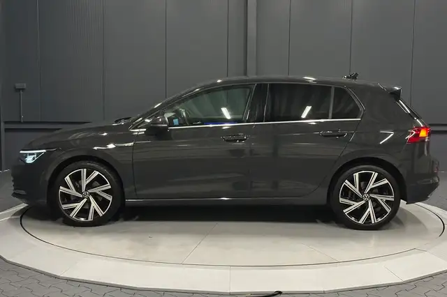 Volkswagen Golf view 2