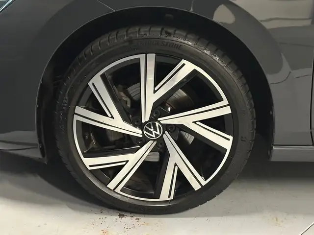 Volkswagen Golf view 9