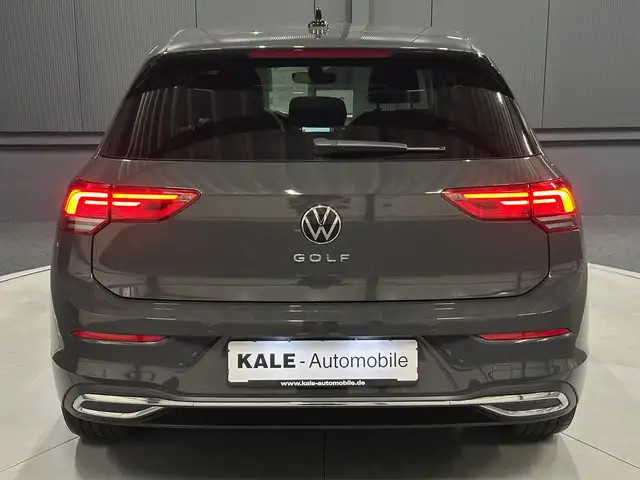 Volkswagen Golf view 4