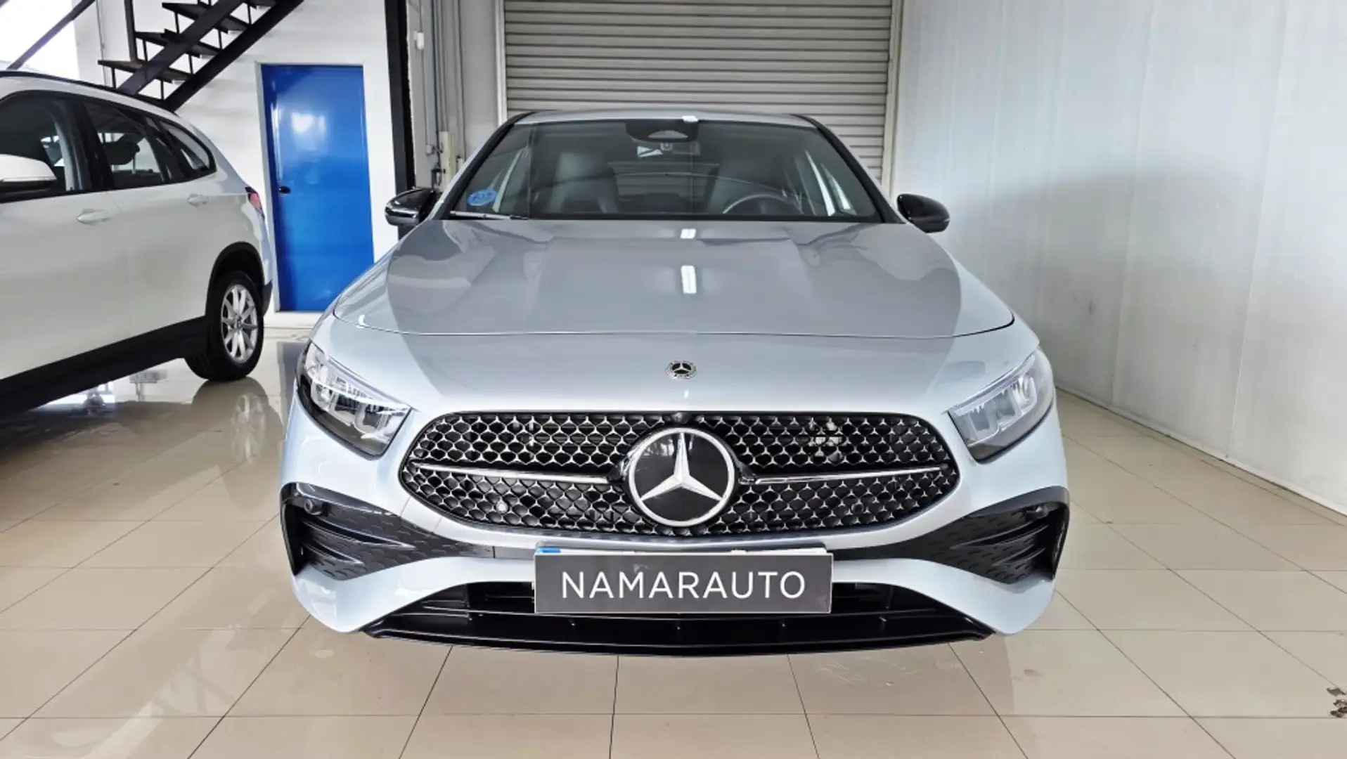 Mercedes-Benz MERCEDES-BENZ Clase A Pequeño Automático de 5 P Gris - 2