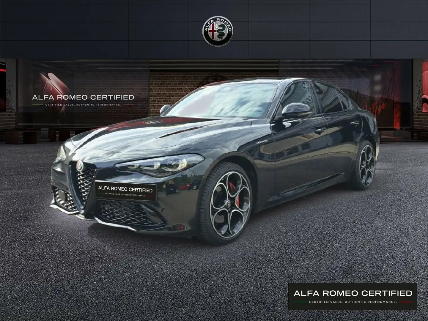 Alfa Romeo Giulia Veloce 2.0 Turbo 16V AT8-Q4 Černá - 1