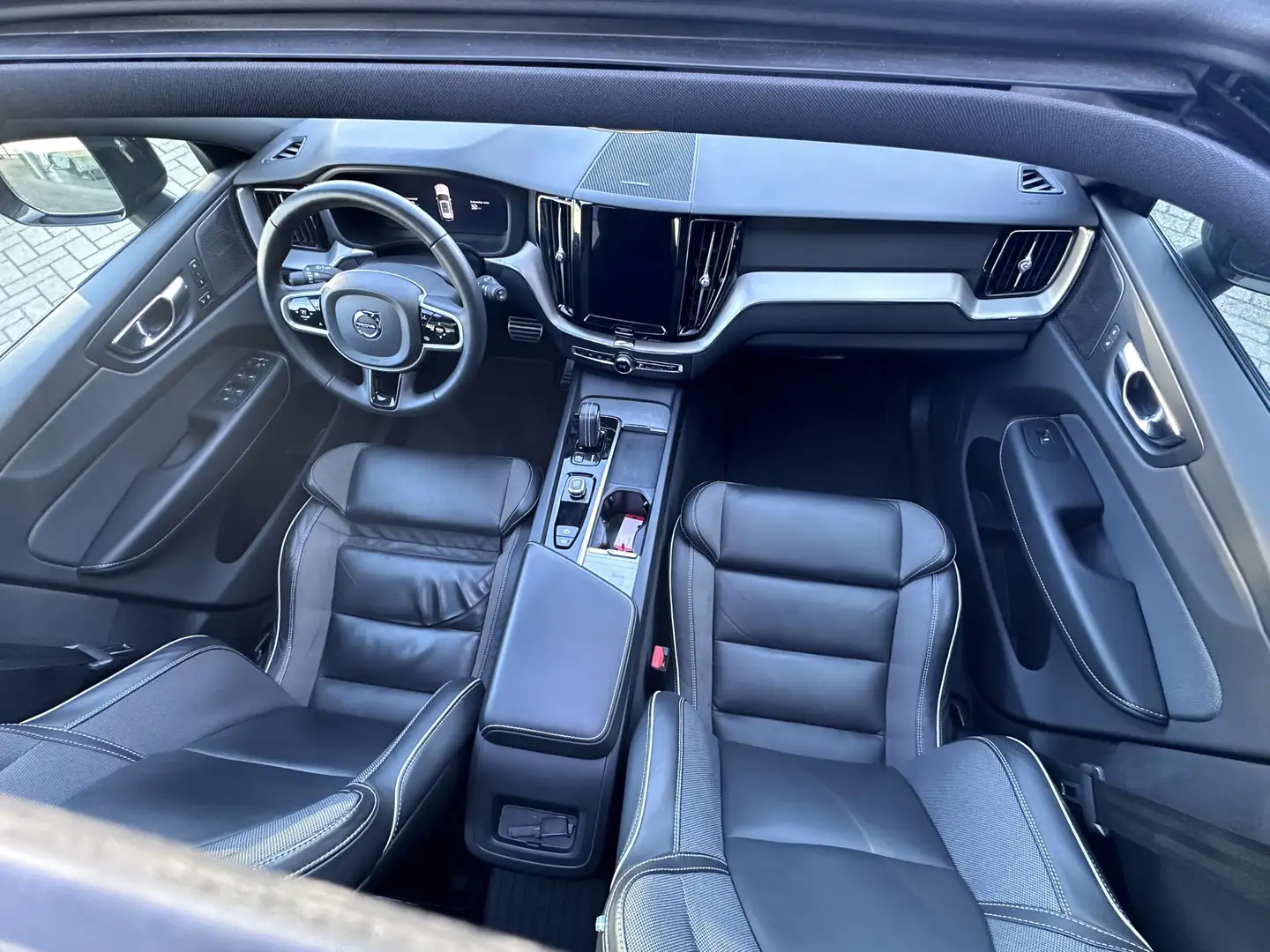 Volvo XC60 2.0 T8 Plug-in hybrid AWD R-Design | Panoramadak | Schwarz - 2