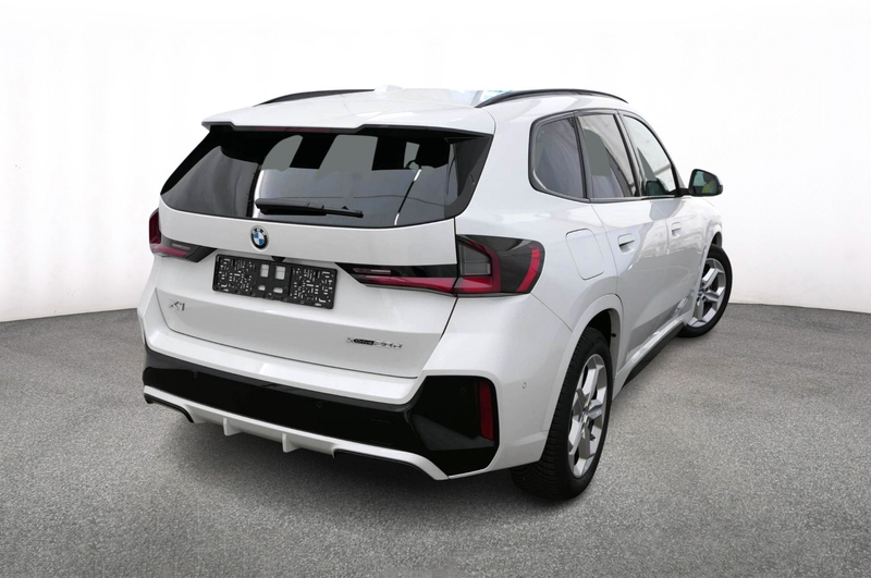 BMW X1 xDrive 20d M Sport PANO HEAD-UP H&K ASSIST PROF — photo 2
