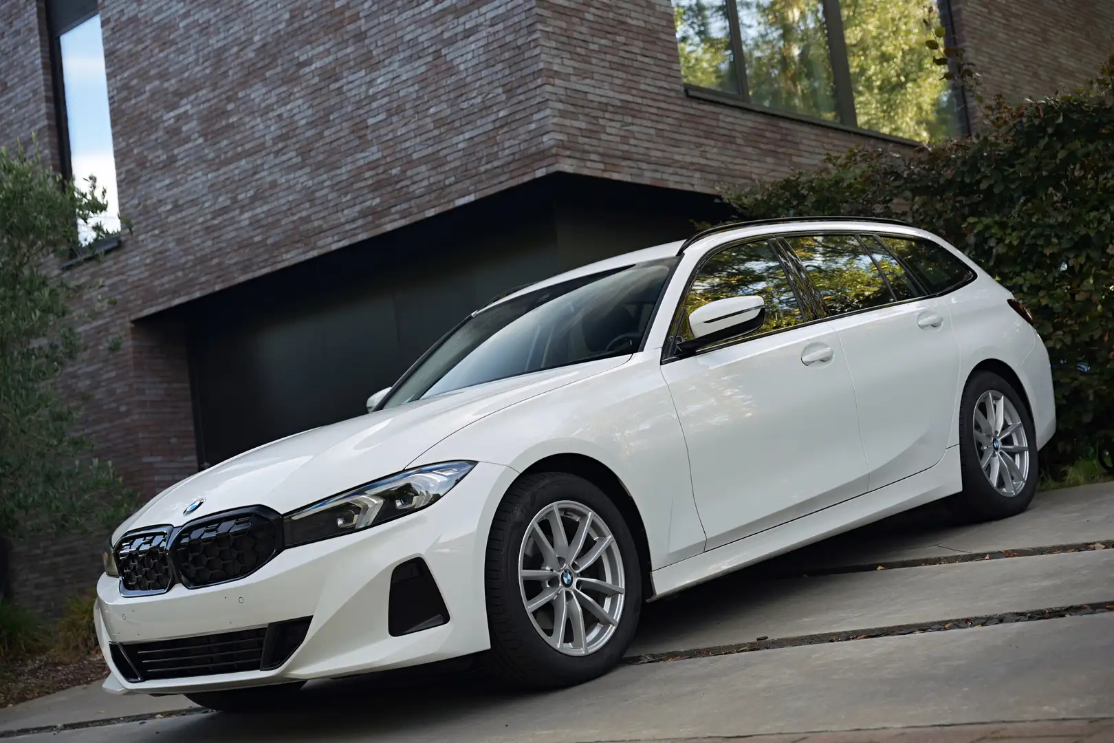 BMW 318 iA Touring Facelift ShadowLine/WideScreen/CarPlay - 1