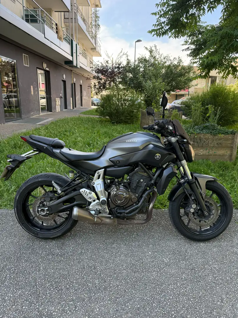 Yamaha MT-07 Gris - 2