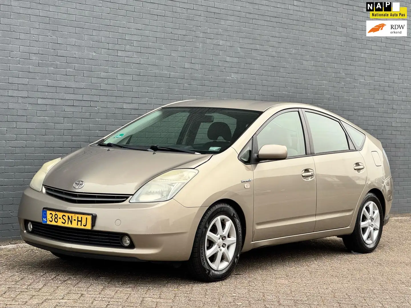 Toyota Prius 1.5 VVT-i Business Edition/AUT/NAVI/PDC Бежевий - 1