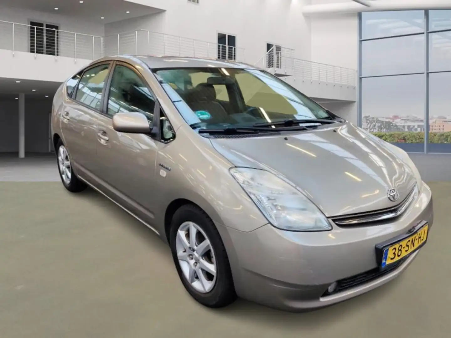 Toyota Prius 1.5 VVT-i Business Edition/AUT/NAVI/PDC Beżowy - 2