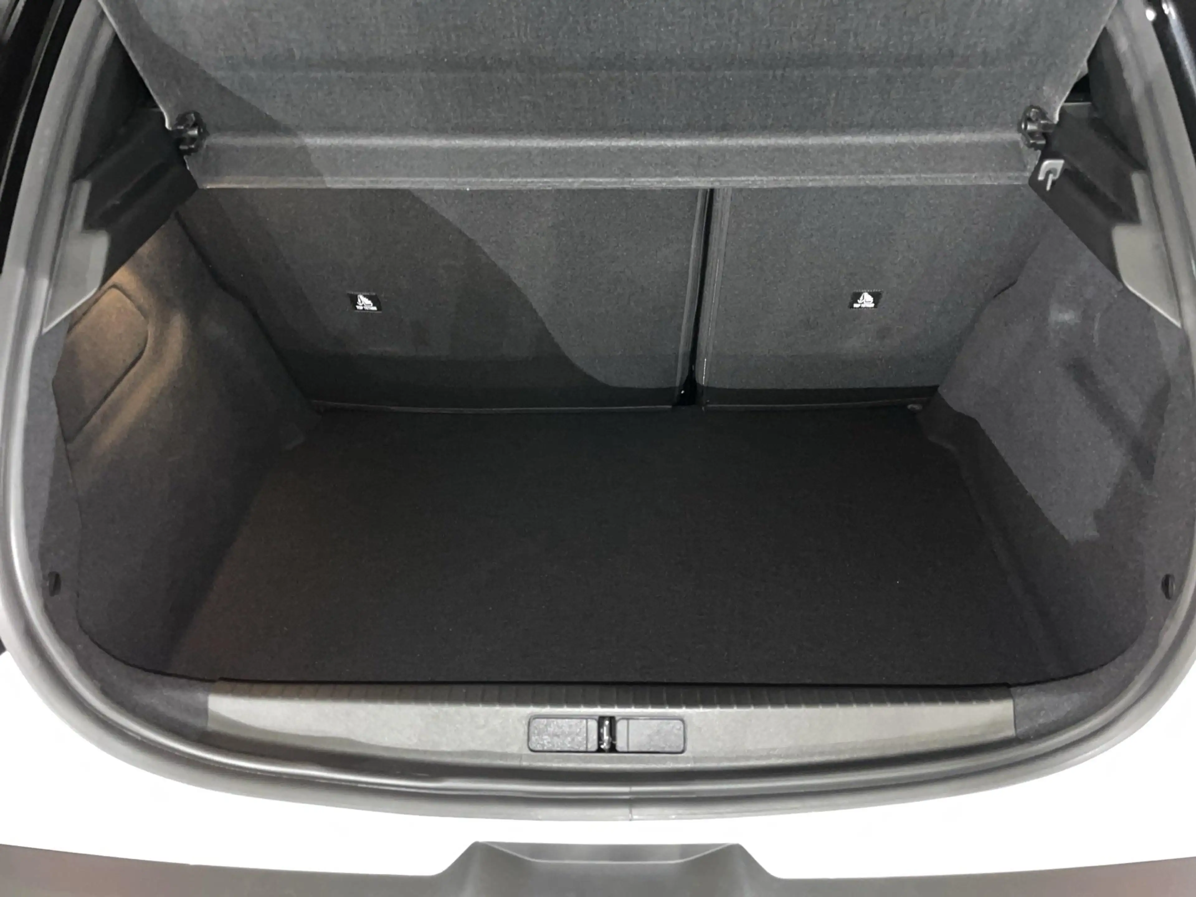 Lancia Ypsilon 1.2 Hybrid 74kW eDCT — photo 12