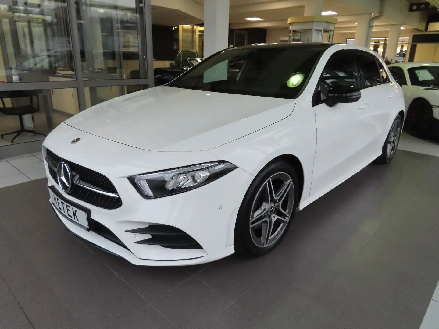 Mercedes-Benz A 180 d AMG PANO KAMERA Weiß - 1