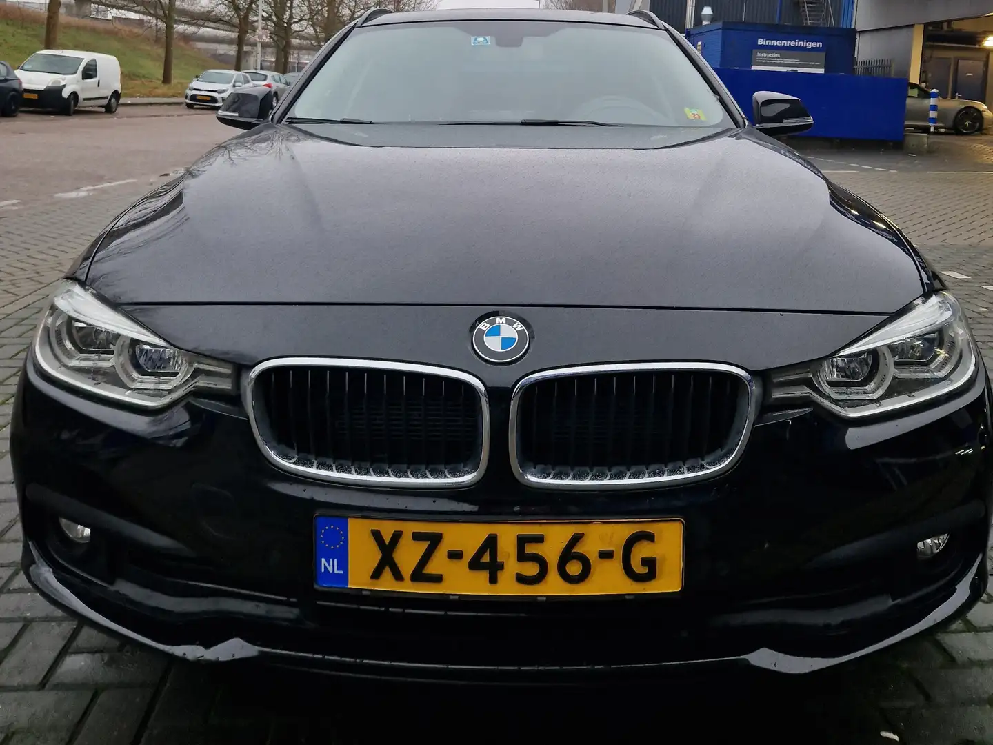 BMW 318 i Luxury Zwart - 1
