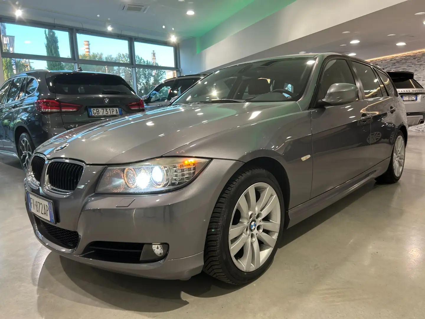 BMW 318 318d 2.0 143CV cat Touring Attiva Grijs - 2