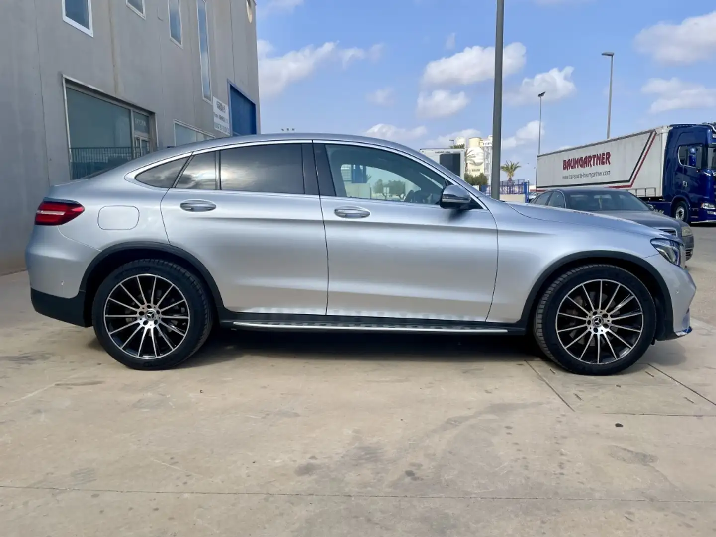 Mercedes-Benz GLC 250 4Matic Aut. Серебристый - 2