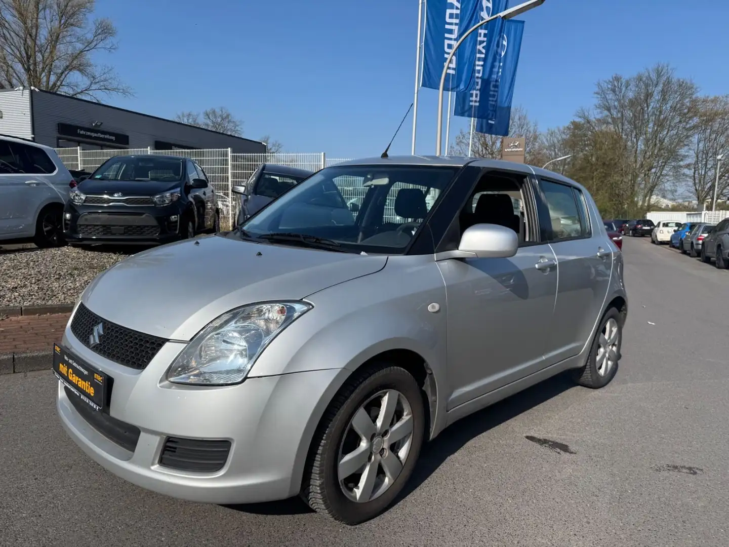Suzuki Swift CLUB/1.HAND/KLIMA/SHZ/ALU/5TRG/TÜV-09-2026 Plateado - 1