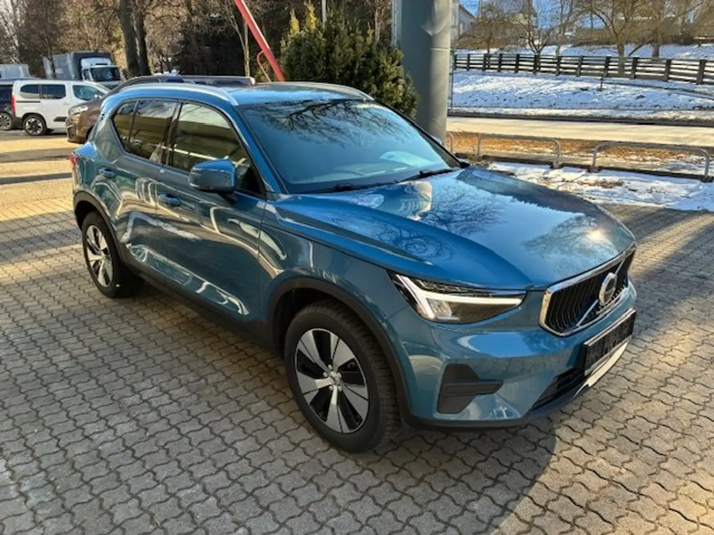 Volvo XC40 B3 Core 2WD *LED*RFK*SZH*AKTION* Blau - 1