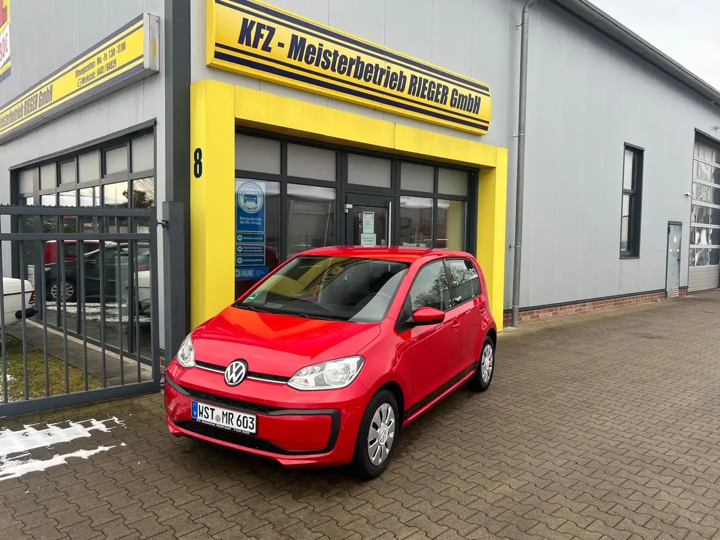 Volkswagen up! move Rojo - 1