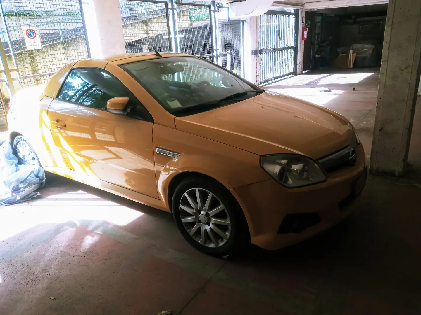 Opel Tigra Twintop 1.3 cdti First Edition - 1