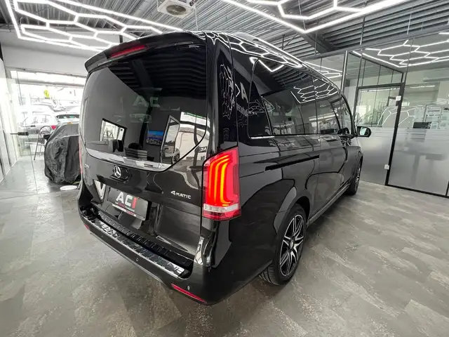 Mercedes-Benz V-Class view 9