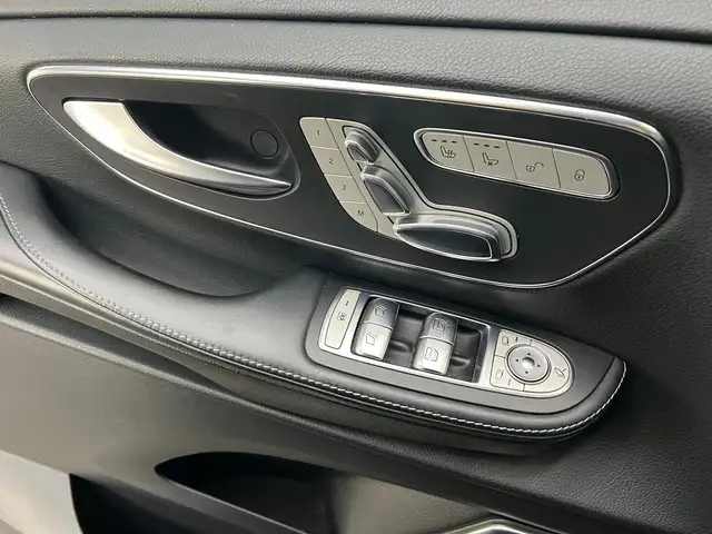 Mercedes-Benz V-Class view 11