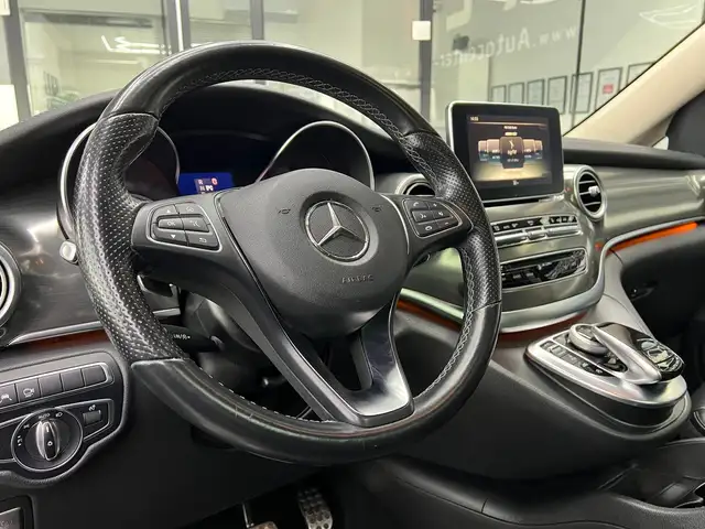 Mercedes-Benz V-Class view 14