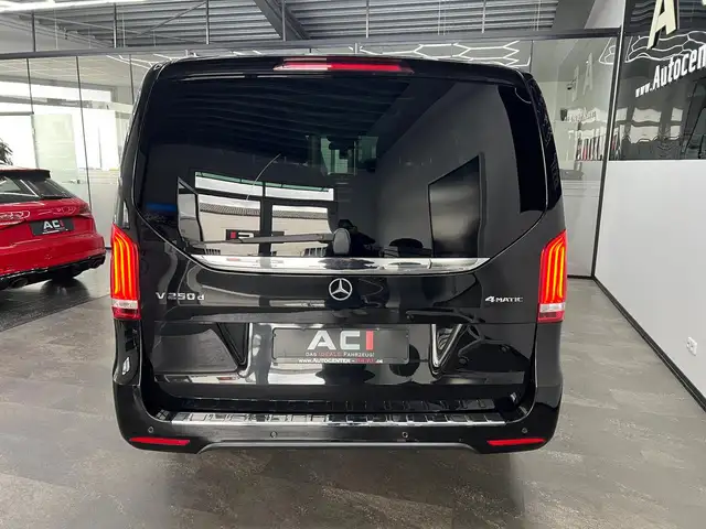 Mercedes-Benz V-Class view 8