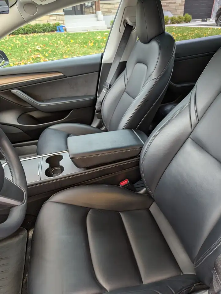 Tesla Model 3 снимка Tesla Model 3