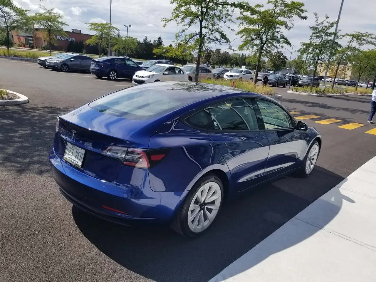Tesla Model 3 снимка Tesla Model 3