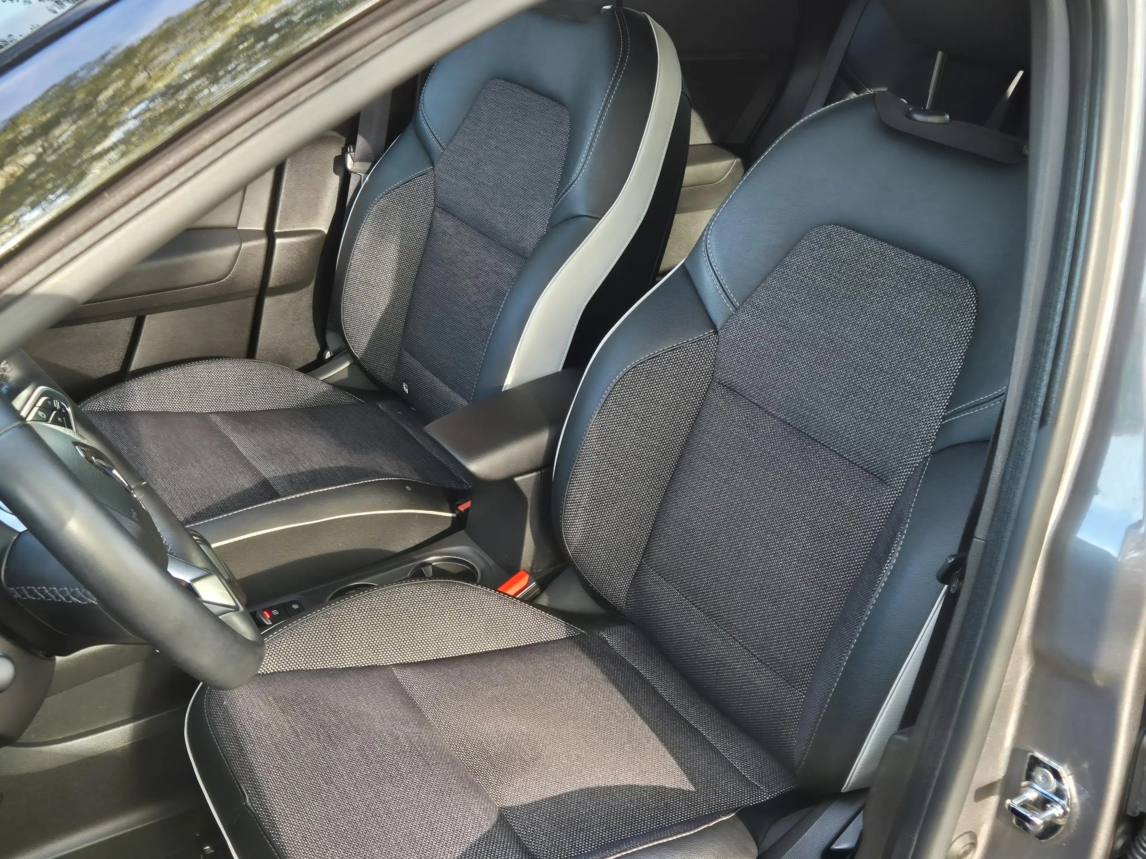 Renault Captur 1.6 E-Tech plug-in hybrid 160 SL Rive Gauche | Tre — photo 12