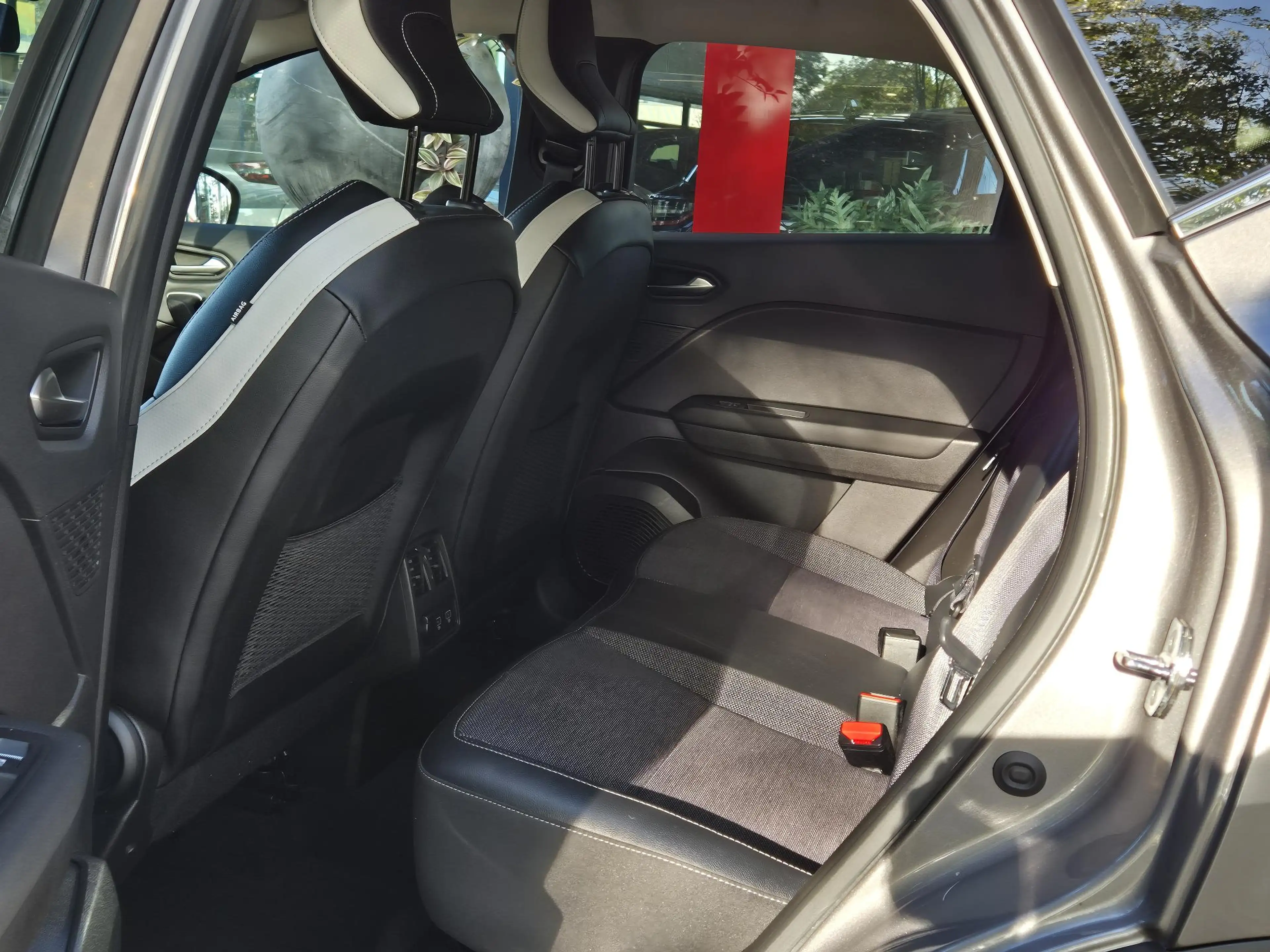 Renault Captur 1.6 E-Tech plug-in hybrid 160 SL Rive Gauche | Tre — photo 14