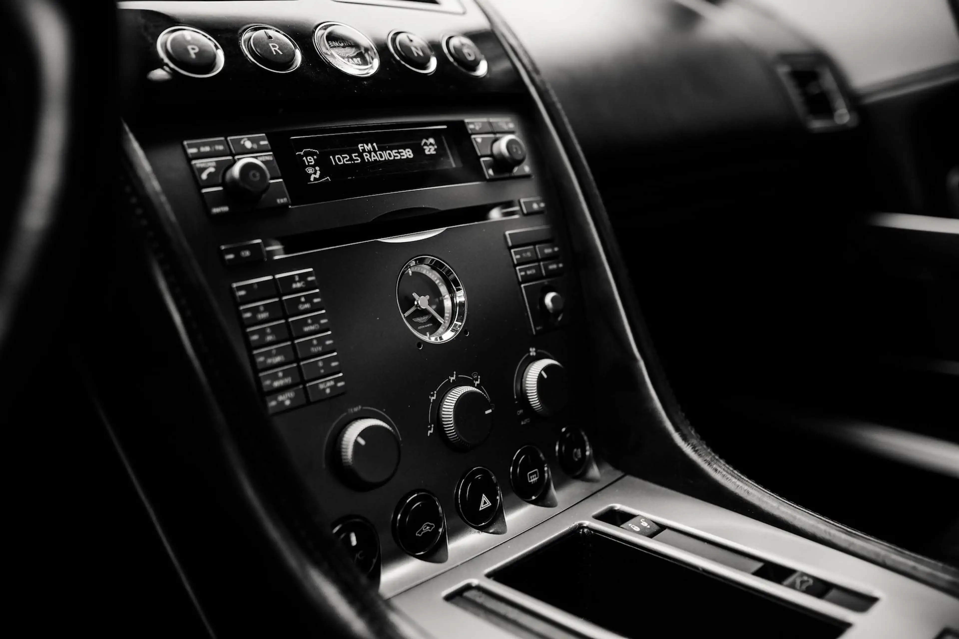 Aston Martin DB9 5.9 V12 Touchtronic — photo 4