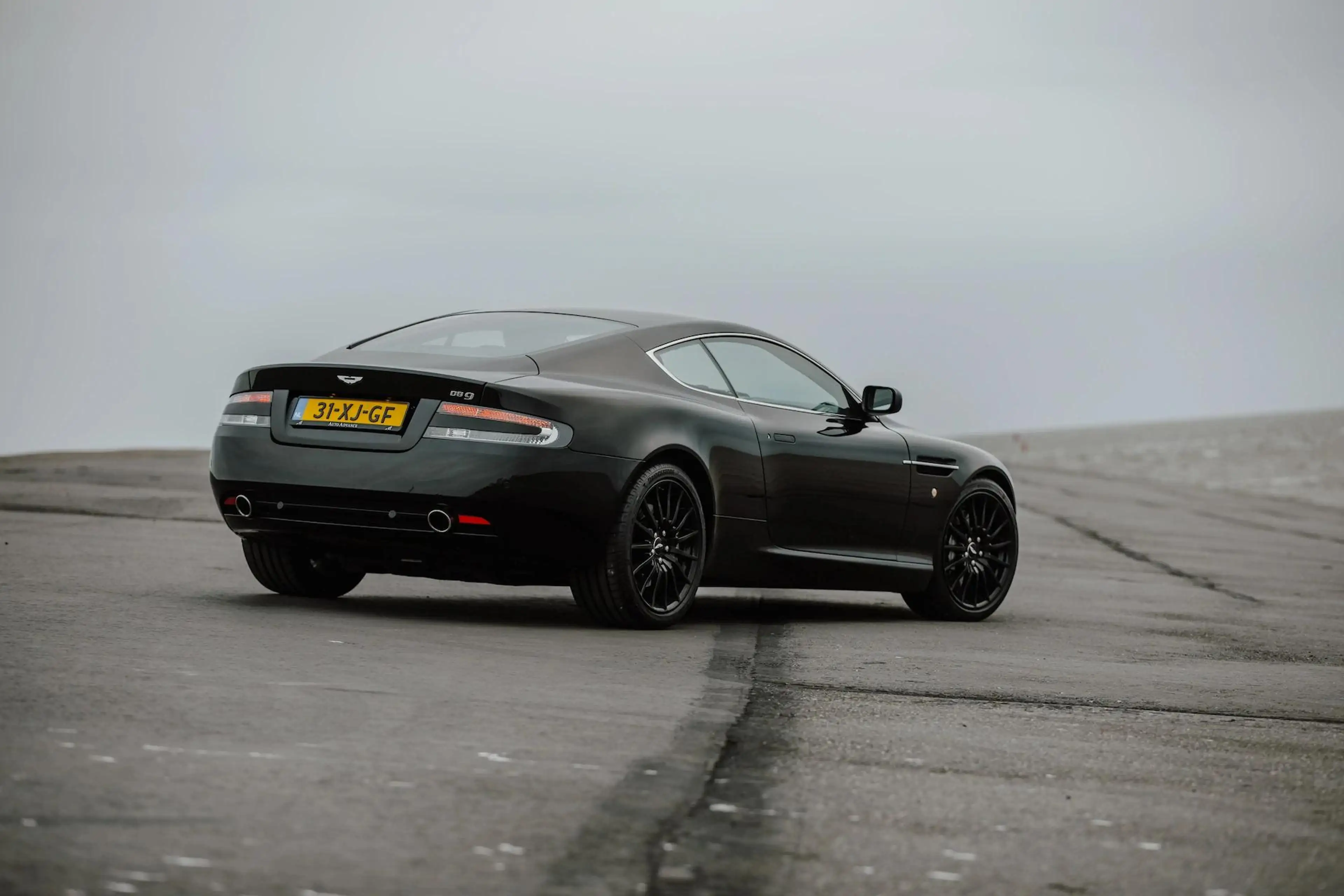 Aston Martin DB9 5.9 V12 Touchtronic — photo 2