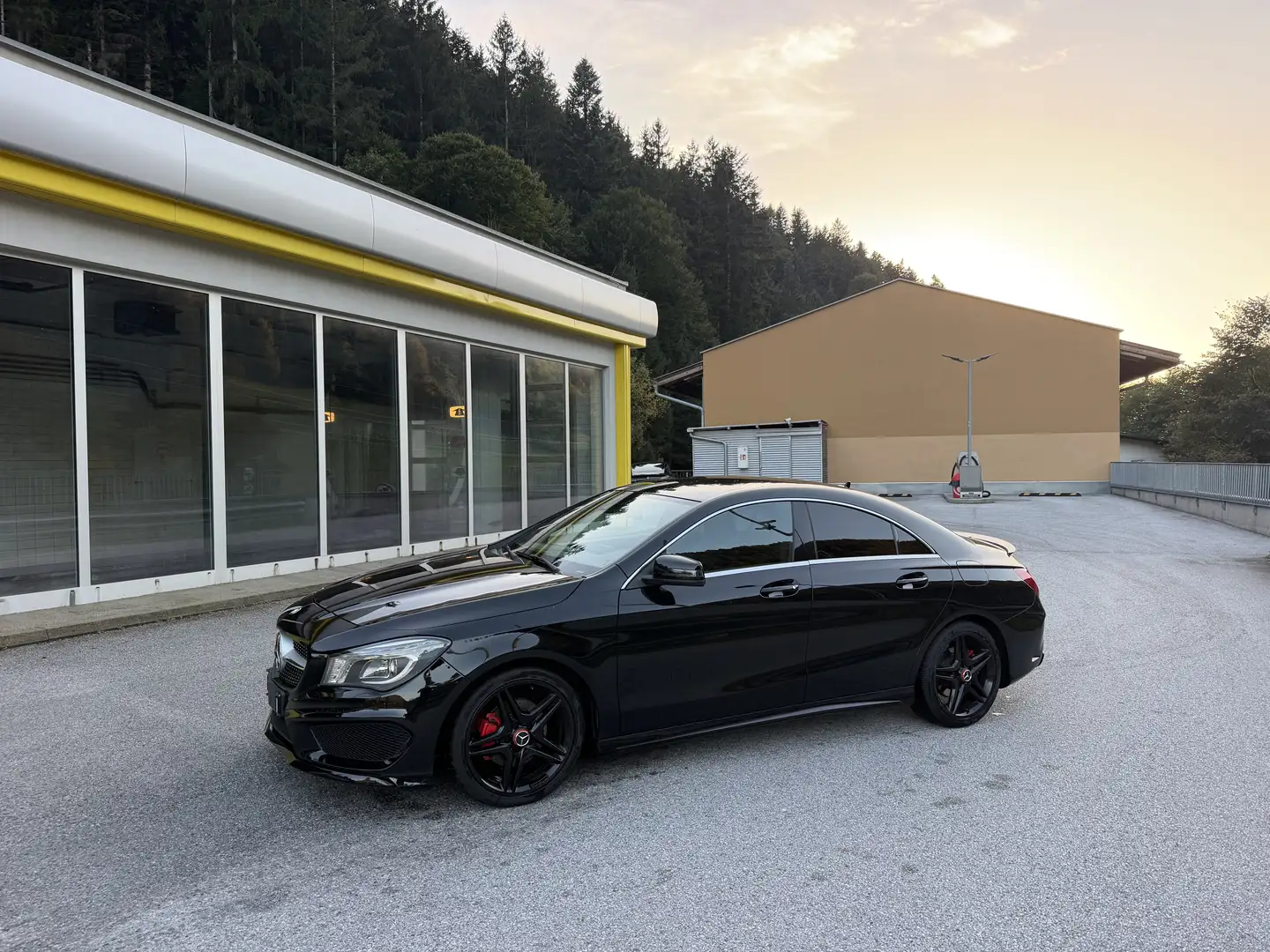 Mercedes-Benz CLA 180 AMG Line - 1