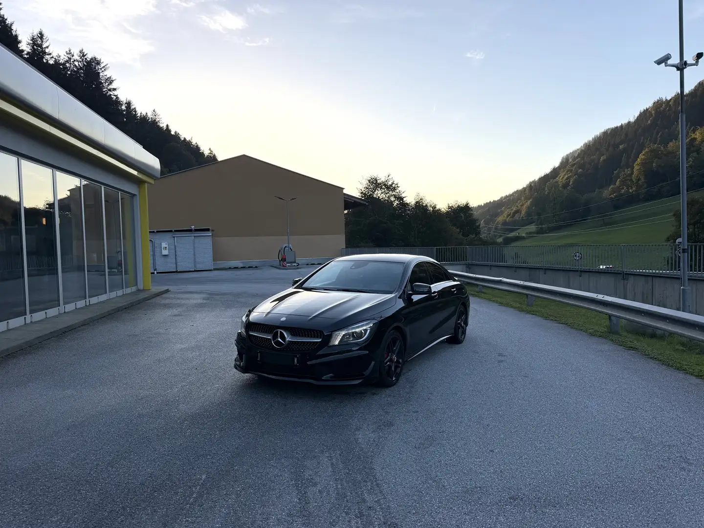 Mercedes-Benz CLA 180 AMG Line - 2