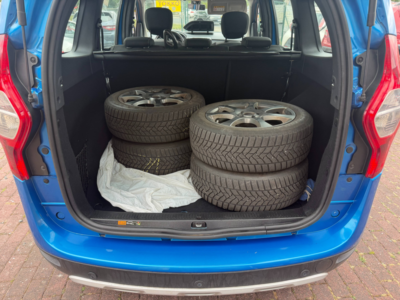 Dacia Lodgy Stepway/1.Hand/Neu TÜV/Scheckheft/Navi/Kamera — photo 7