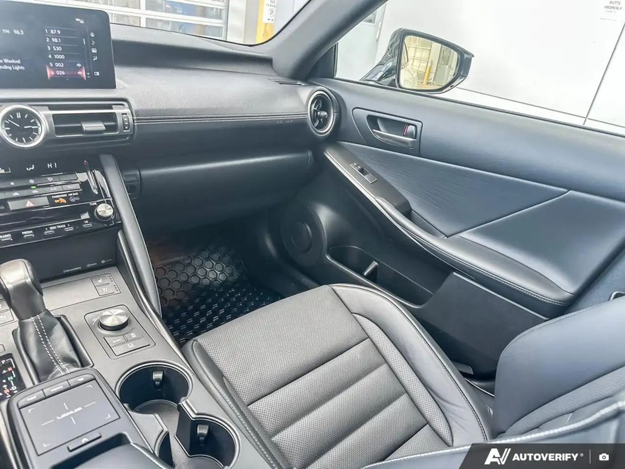 Lexus IS снимка Lexus IS