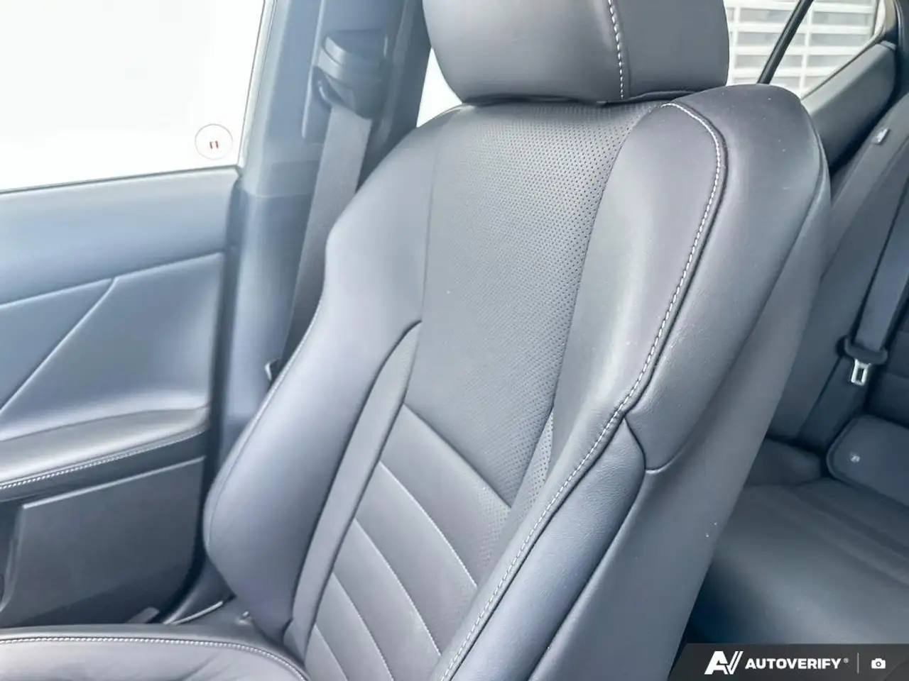 Lexus IS снимка Lexus IS