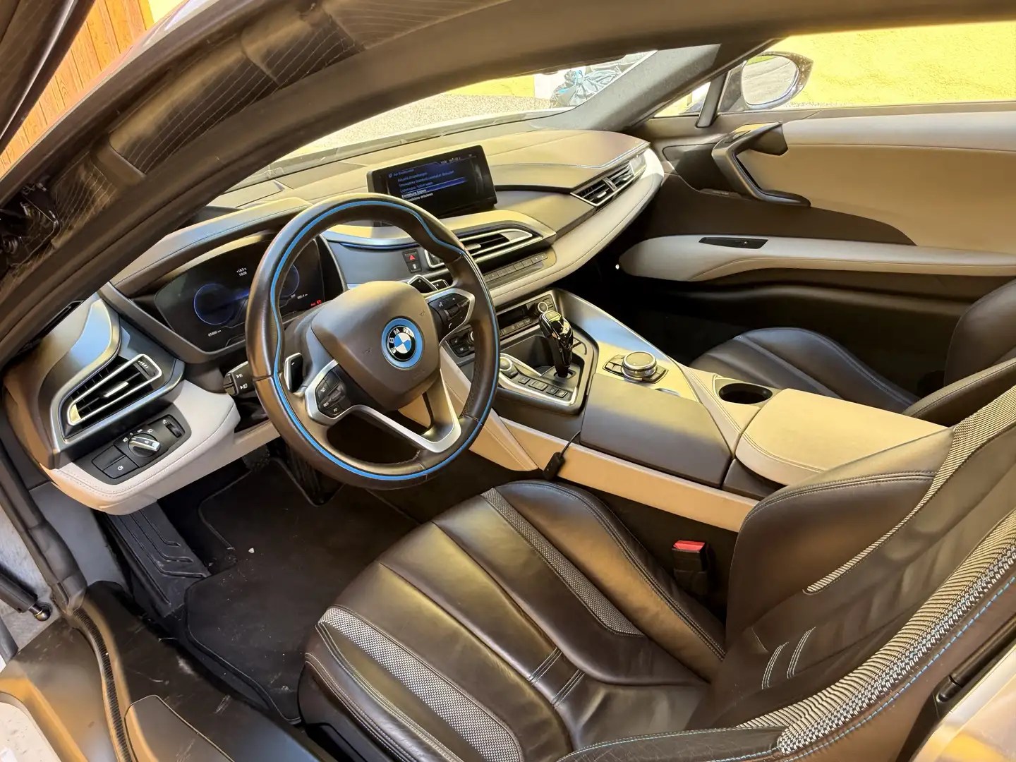 BMW i8 NAVI / Head Up / Erw. Tank Weiß - 2
