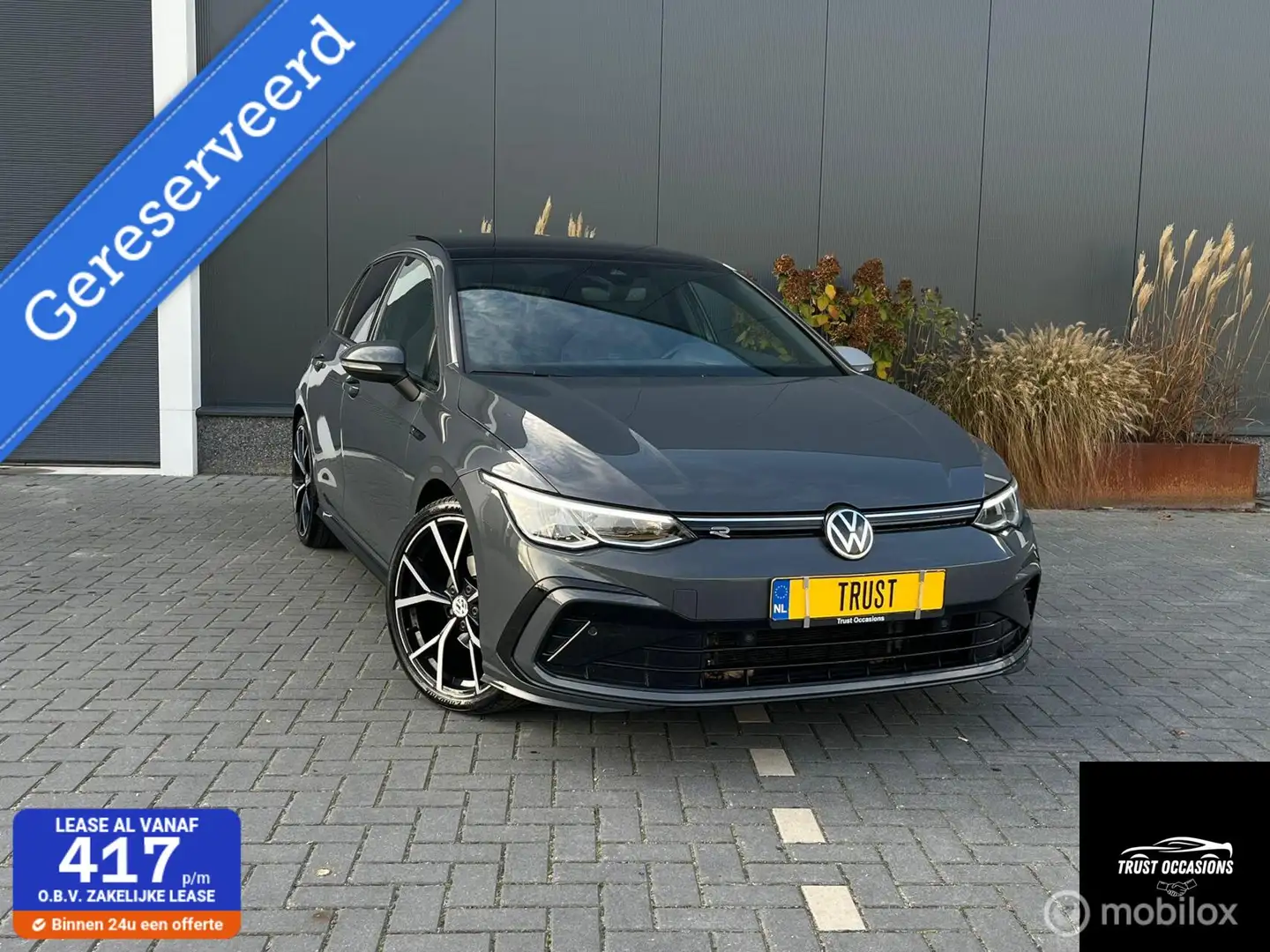 Volkswagen Golf 1.5 eTSI 3X R-Line Trekhaak Sterrenhemel KEYLES Grijs - 1