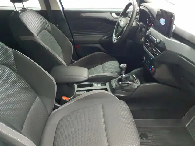 Ford Focus view 8
