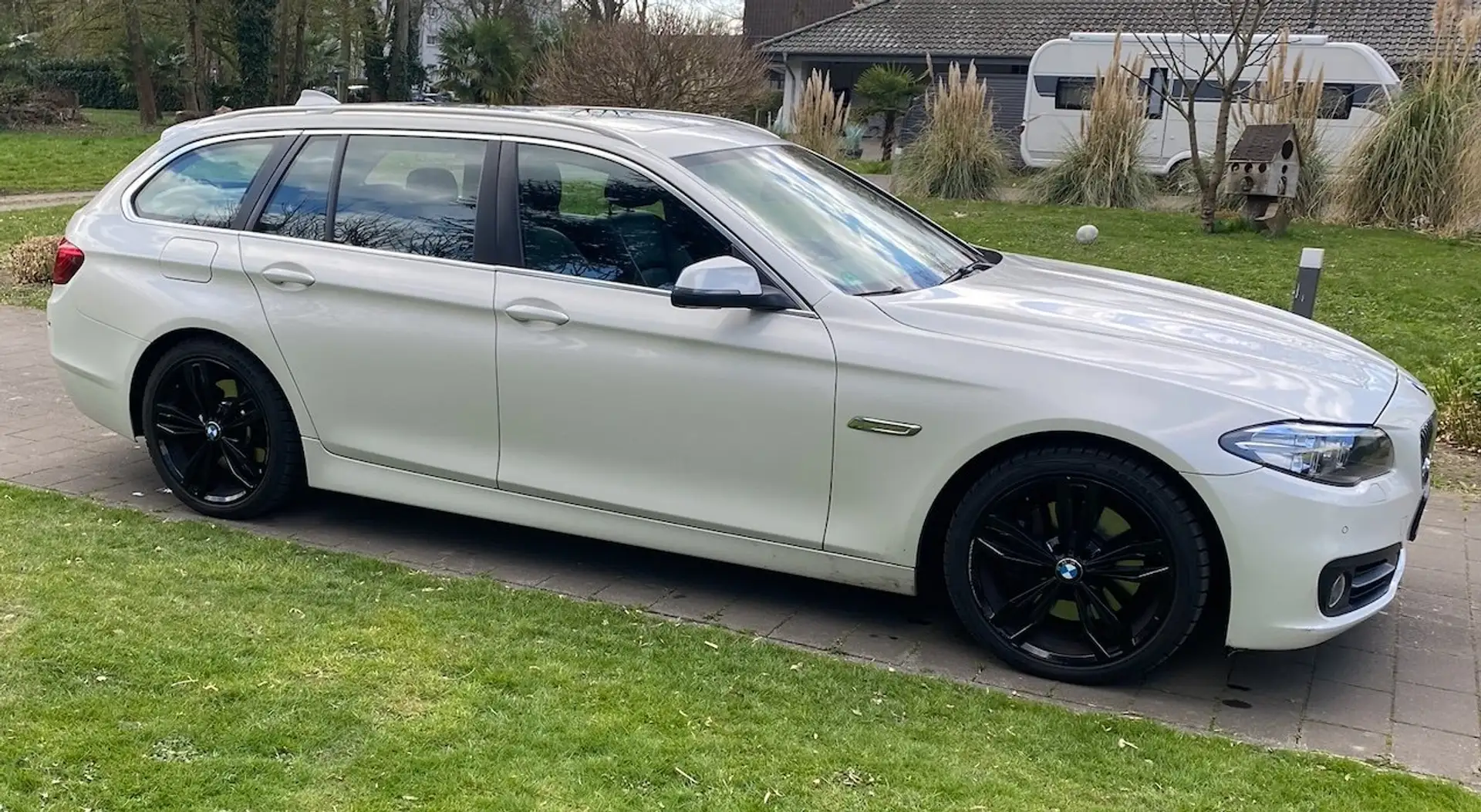BMW 530 530d Touring Aut. Luxury Line Weiß - 2