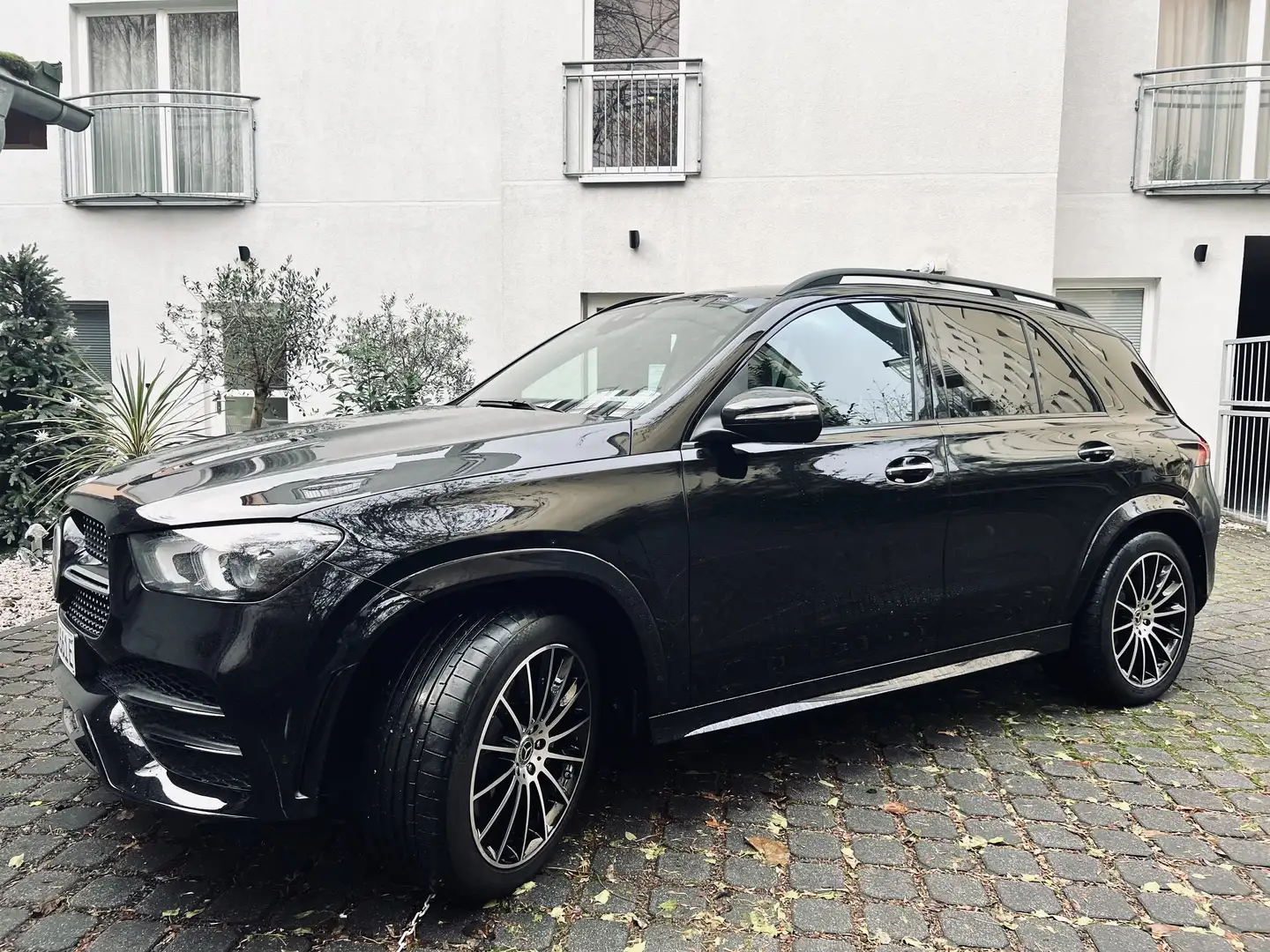 Mercedes-Benz GLE 350 GLE 350 e 4Matic 9G-TRONIC AMG Line Schwarz - 1