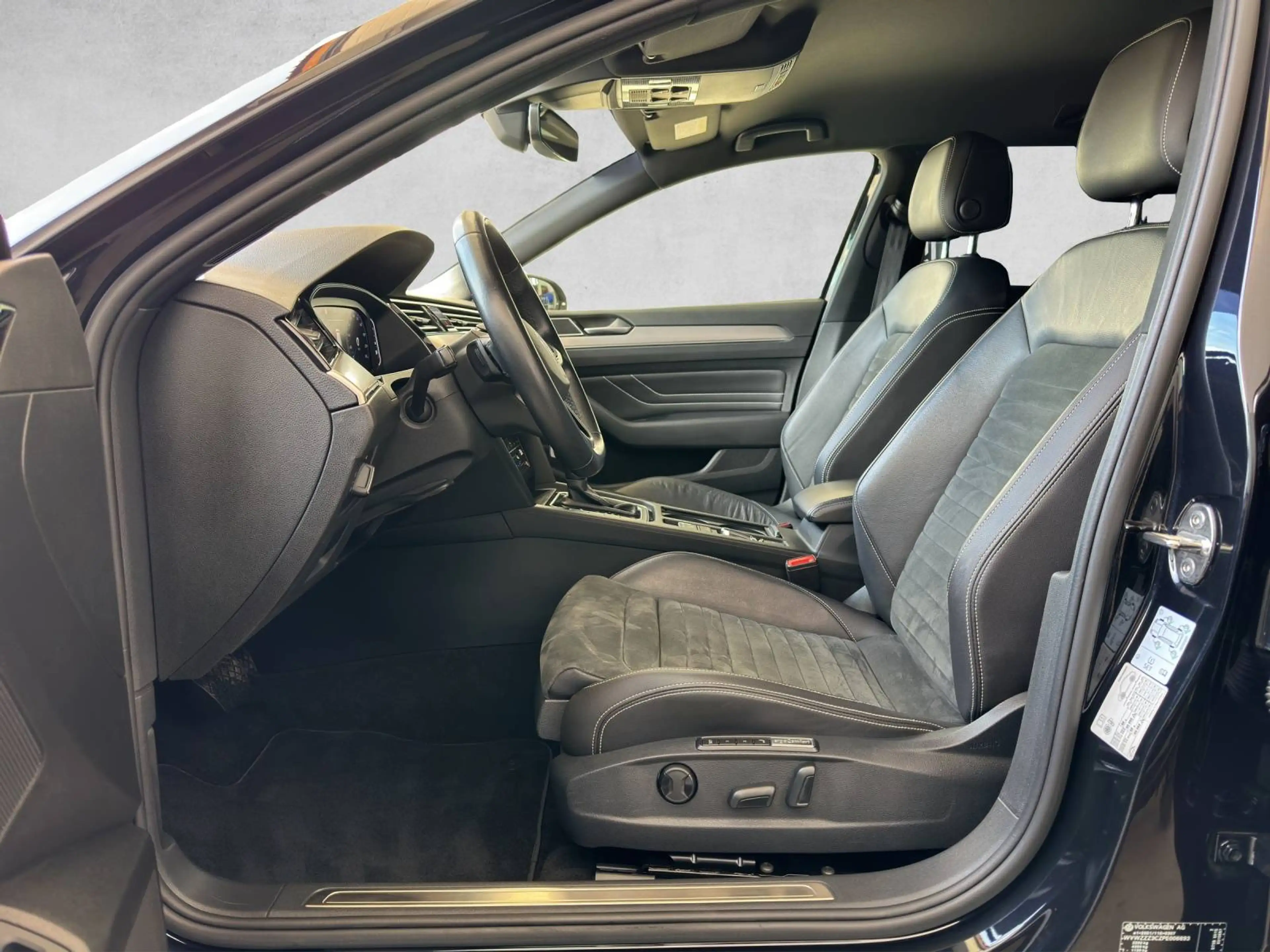 Volkswagen Passat Variant 2,0 TDI Elegance, DSG, Matrix, Massage, AHK, ACC,... — photo 8