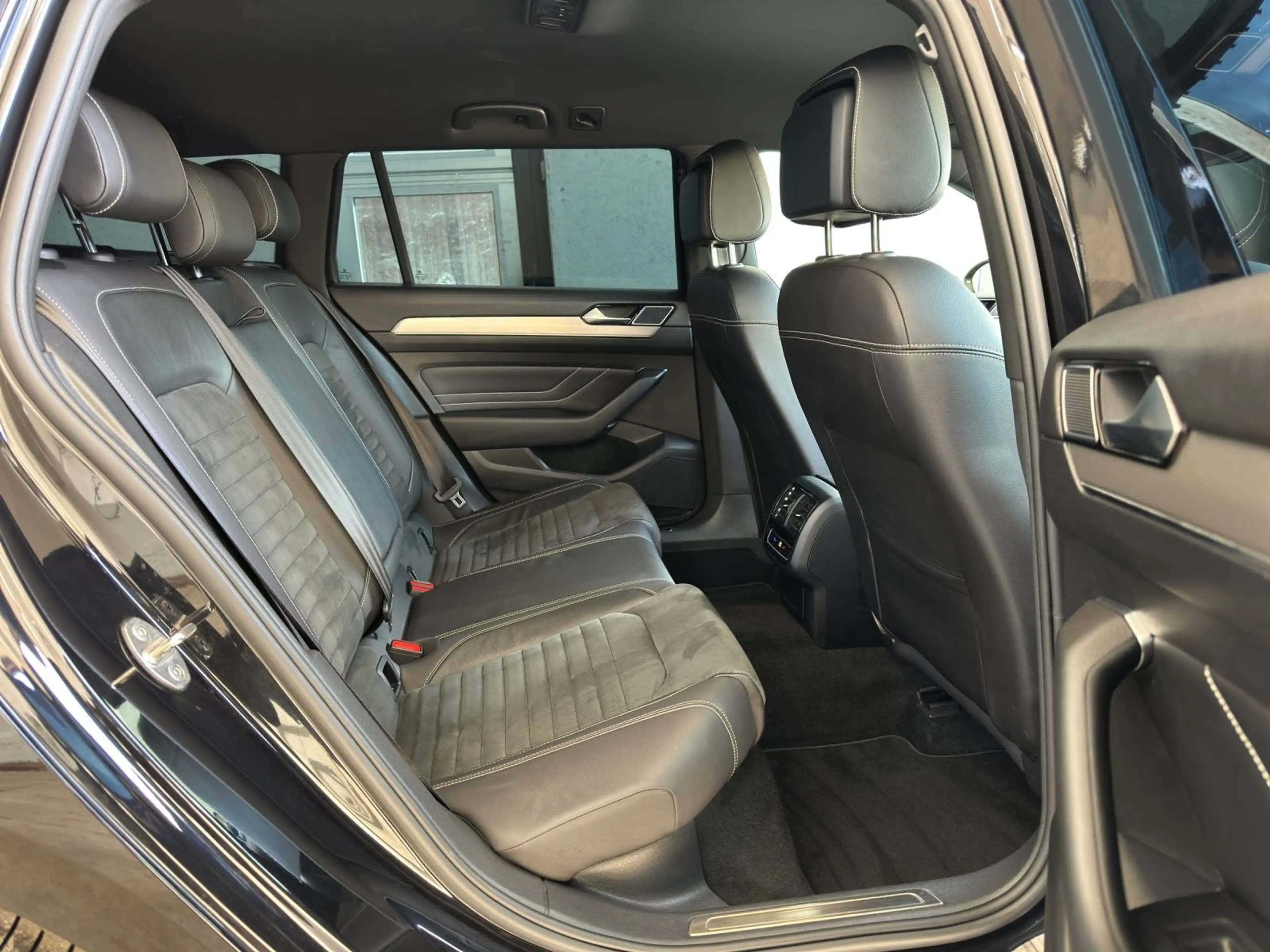Volkswagen Passat Variant 2,0 TDI Elegance, DSG, Matrix, Massage, AHK, ACC,... — photo 11
