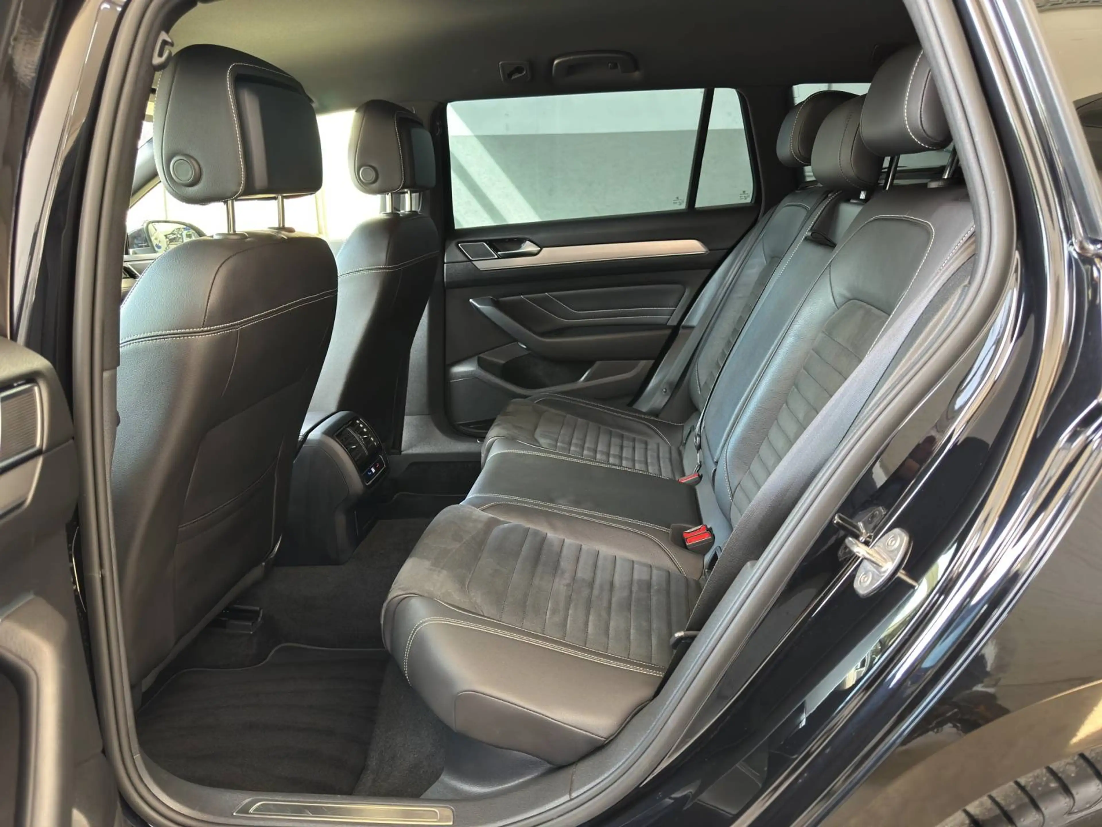 Volkswagen Passat Variant 2,0 TDI Elegance, DSG, Matrix, Massage, AHK, ACC,... — photo 9