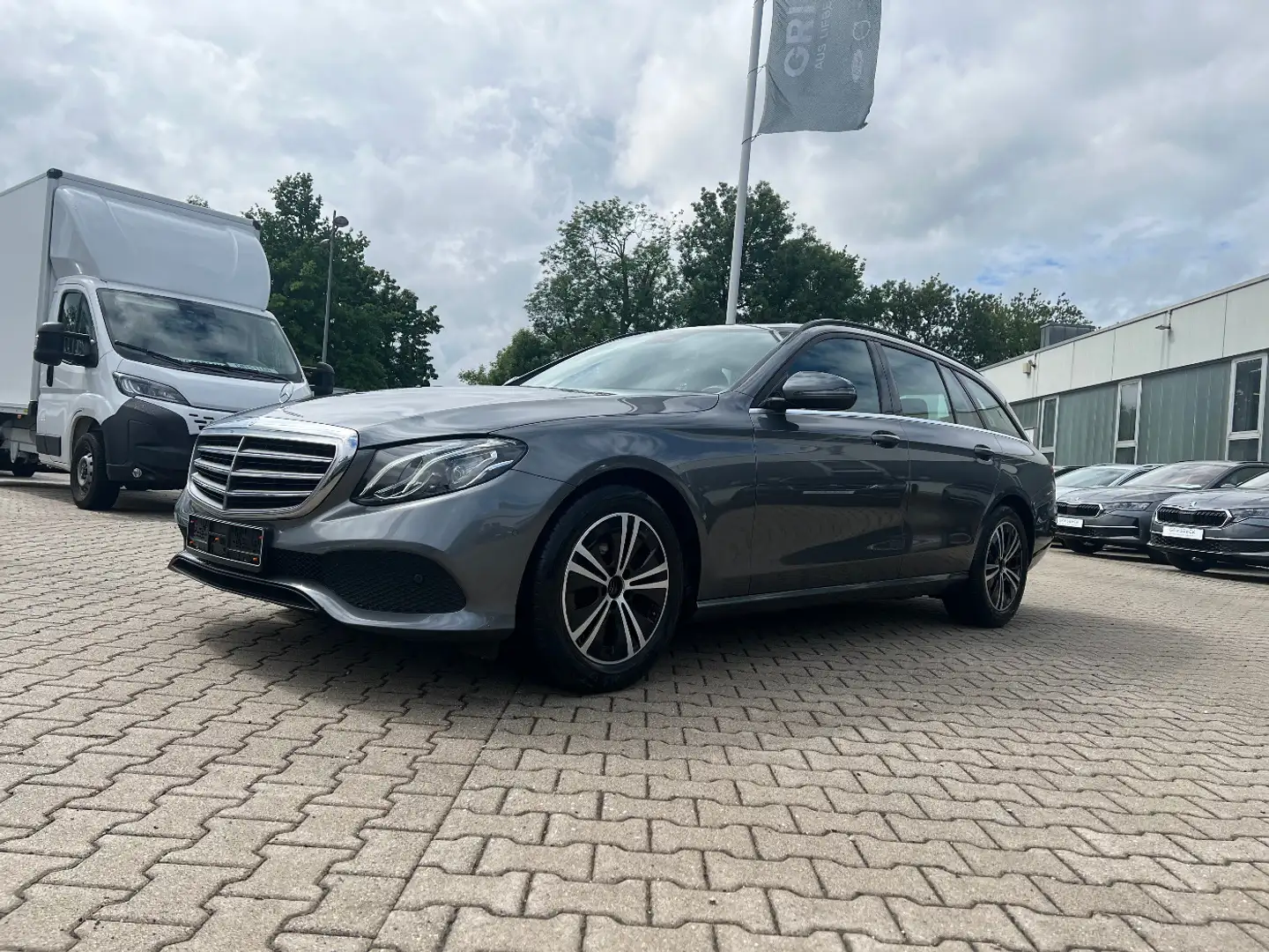 Mercedes-Benz E 220 d T Avantgarde *LED Navi Leder Park DAB* Grau - 1
