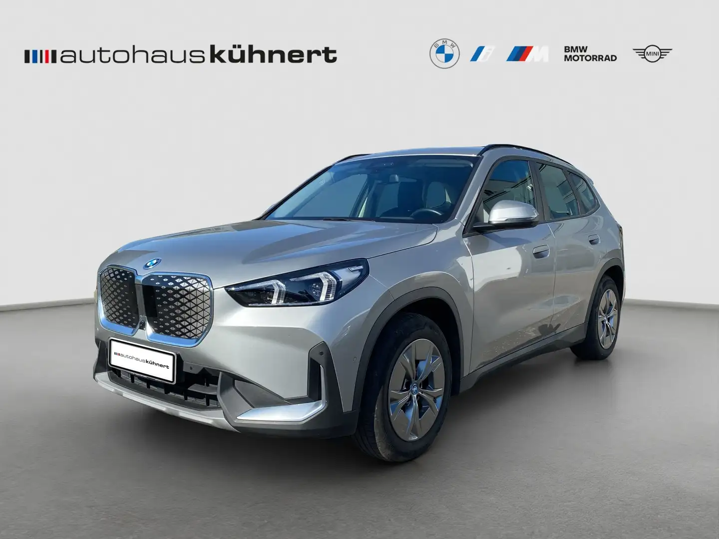 BMW iX1 xDrive30 ACC LED PanoSD SpurAss 360° AHK HUD Argent - 1