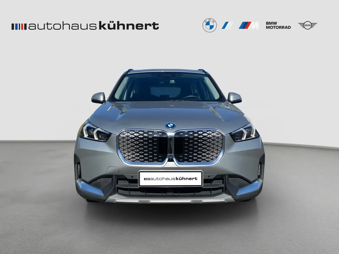 BMW iX1 xDrive30 ACC LED PanoSD SpurAss 360° AHK HUD Argent - 2